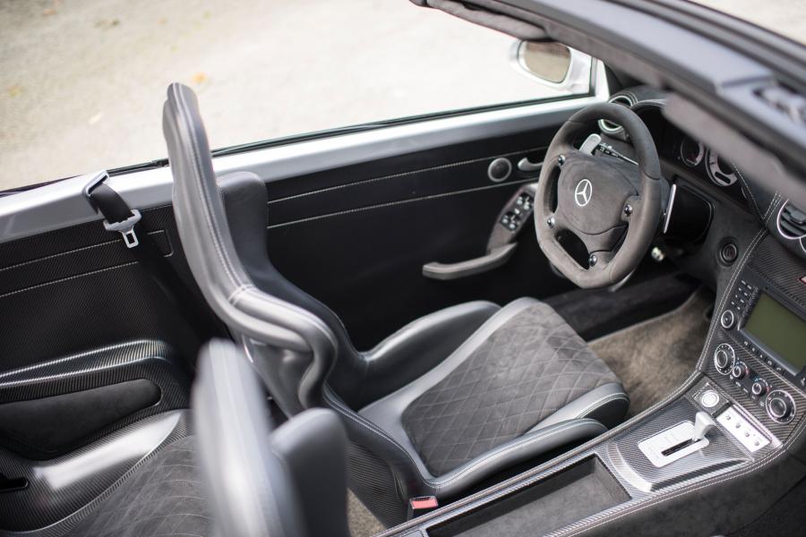 Интерьер Mercedes-Benz CLK-Class AMG DTM Cabriolet (A209) 2006 года  (фото 19 из 58)